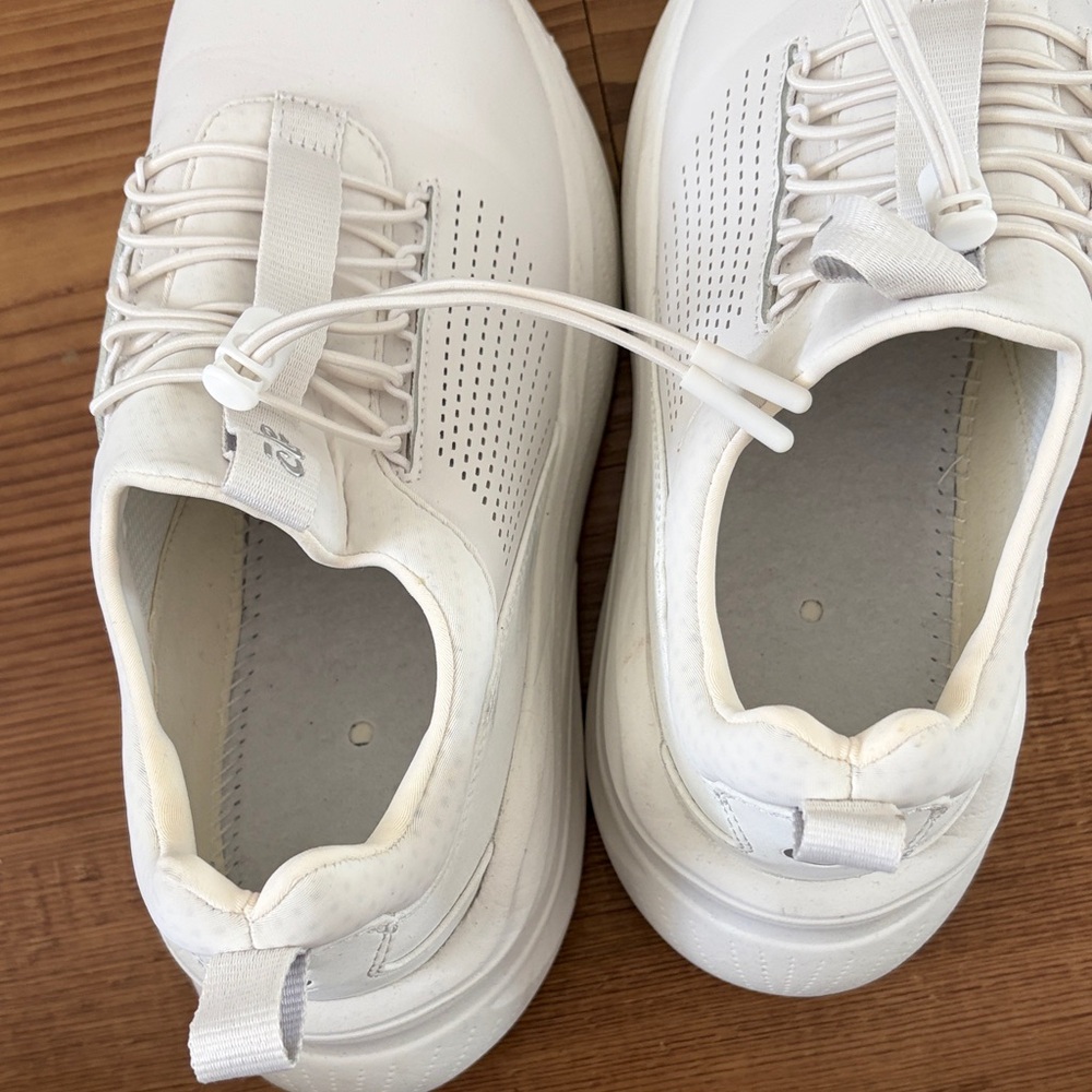 Clove White Women’s Classic Sneakers in Brilliant White - Picture 11 of 11